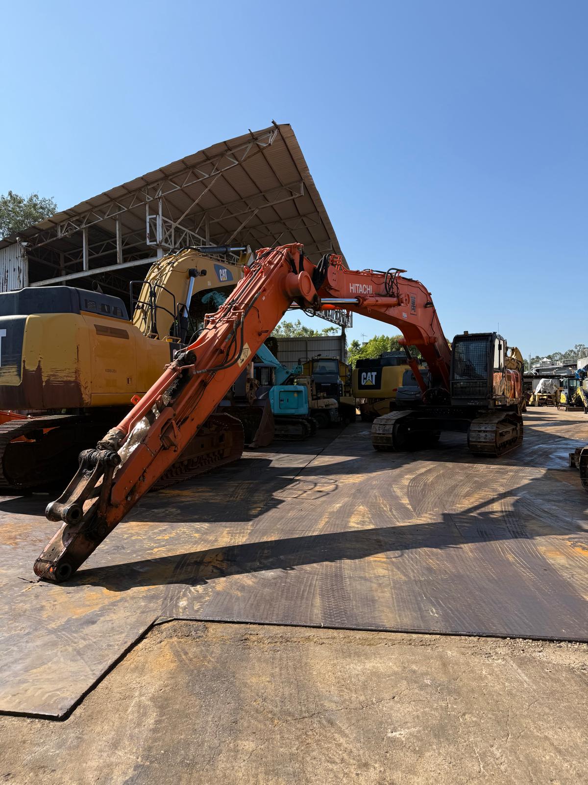 Hitachi ZX330LCMH-5B Excavator