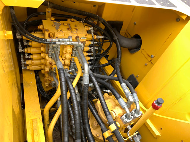 Komatsu PC200-10 Excavator