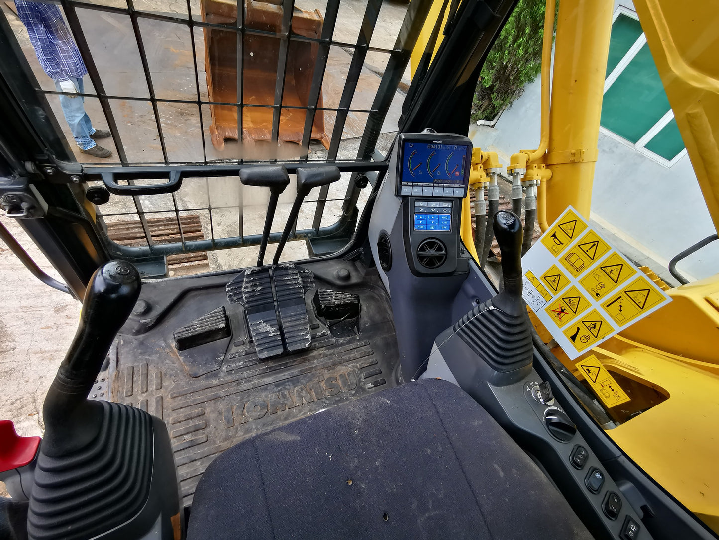 Komatsu PC450LC-8 Excavator